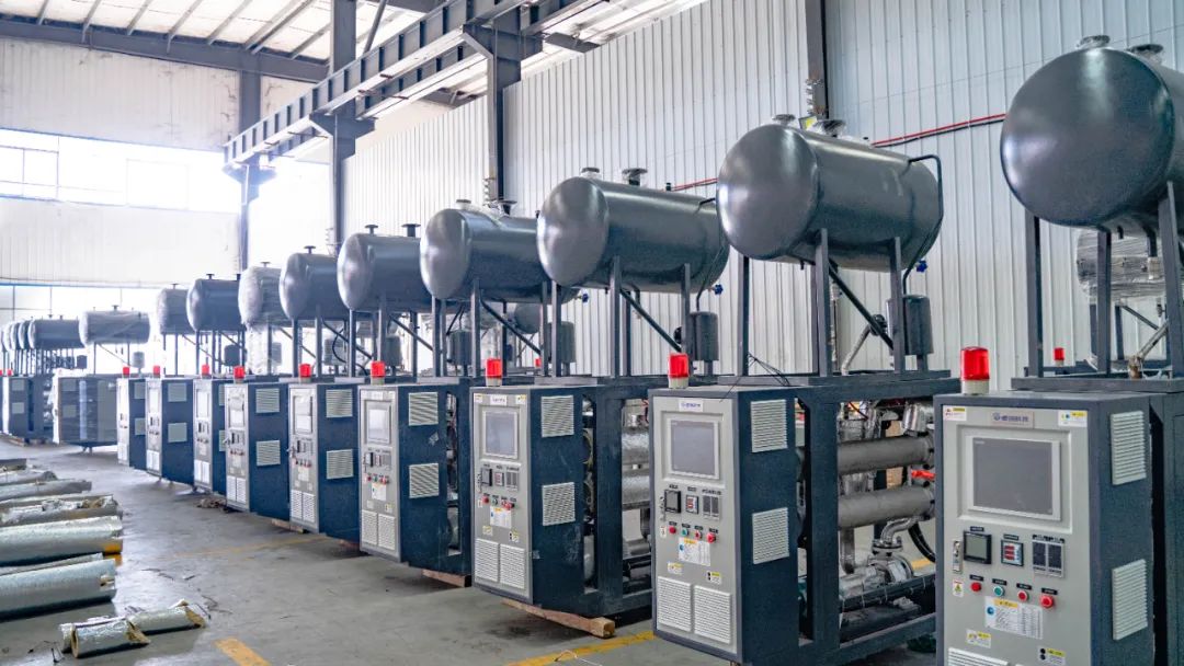 发泡模温机用于头盔内衬里的生产，效率加倍！