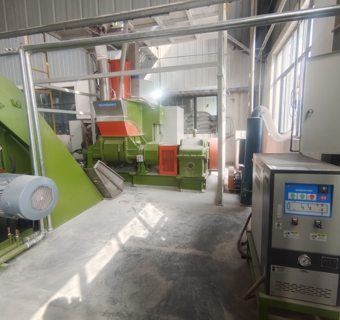 中能温控电模温机助力PVC发泡工艺